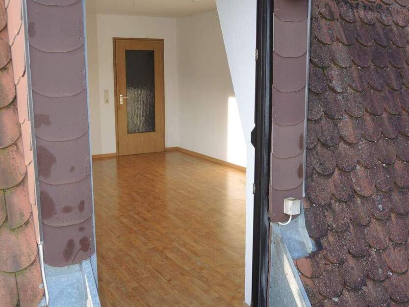 Helle 2-Zimmer-Dachgeschosswohnung mit Stadtblick, Balkon & Garage – 62 m² – bezugsfähig ab ca. 15.11.2025 2 zimmer