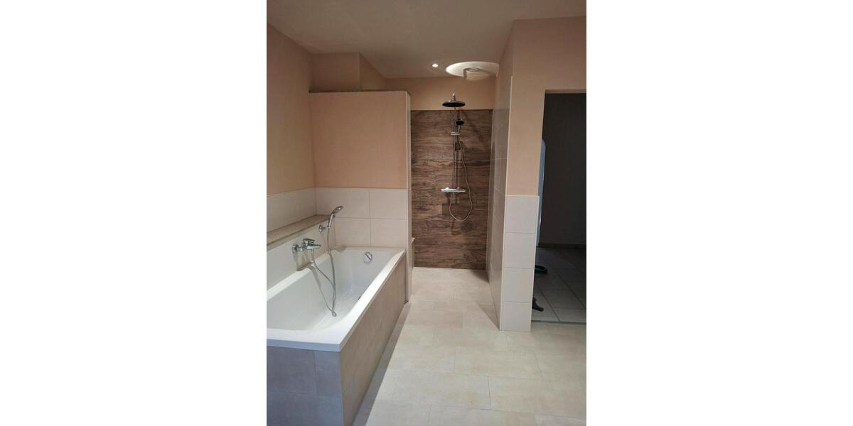 Erdgeschoßwohnung Werdau - 4 Zimmer, 101 m&sup2;, 855&euro; | Angebot:26040348