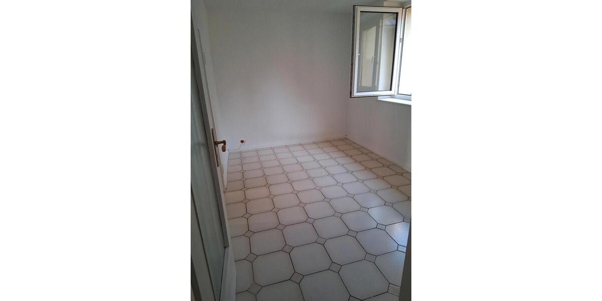 Erdgeschoßwohnung Bretten - 4 Zimmer, 76 m&sup2;, 1.200&euro; | Angebot:25396845