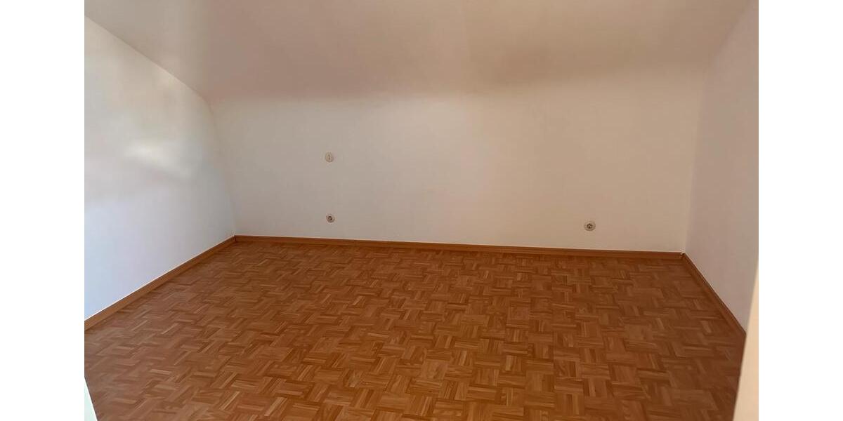 Dachgeschoßwohnung Seelbach - 3 Zimmer, 80 m&sup2;, 900&euro; | Angebot:26636273
