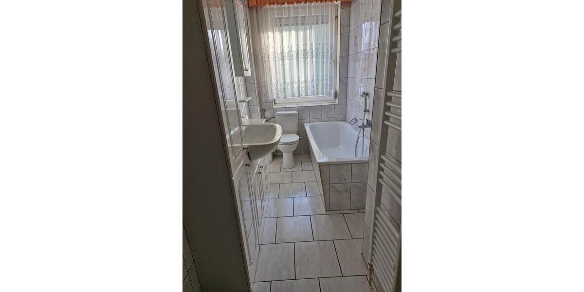 Etagenwohnung Hohenmölsen - 2 Zimmer, 49 m&sup2;, 350&euro; | Angebot:24742561