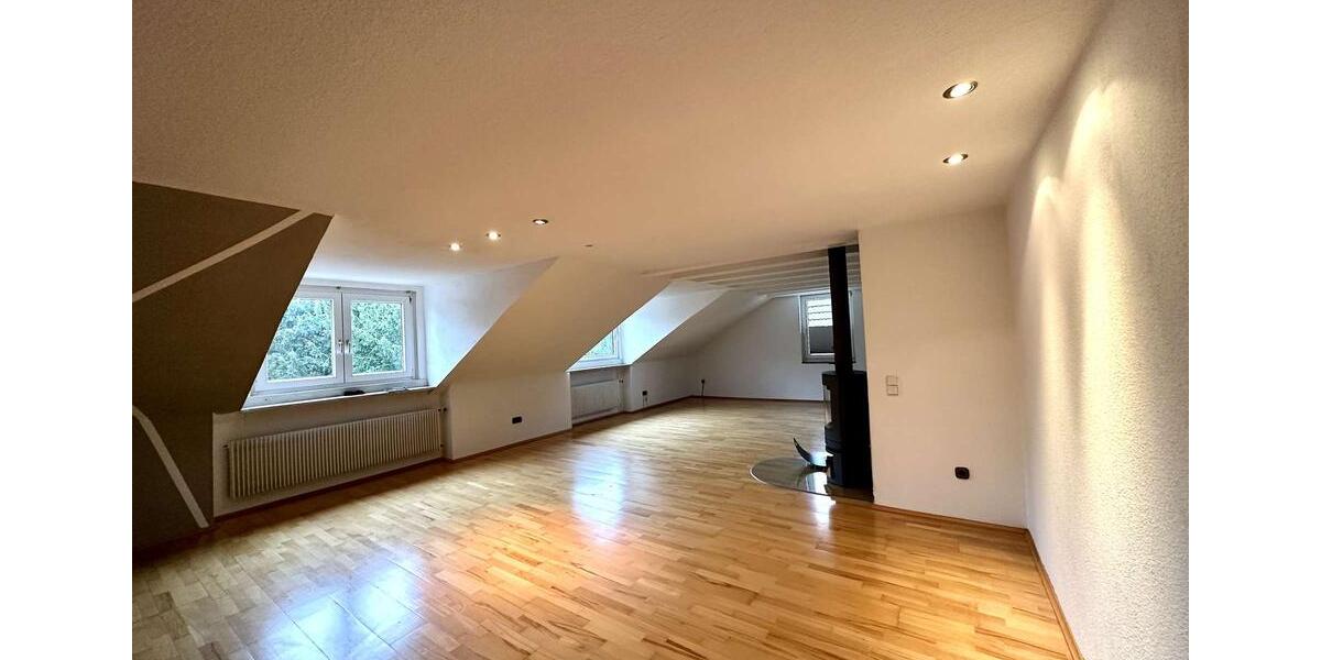 Dachgeschoßwohnung Oberhausen - 3 Zimmer, 85 m&sup2;, 595&euro; | Angebot:26532496