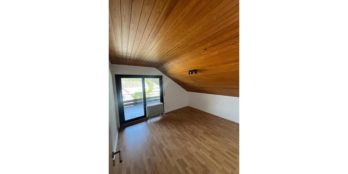 Dachgeschoßwohnung Lahr (Schwarzwald) - 4 Zimmer, 110 m&sup2;, 1.200&euro; | Angebot:24830892