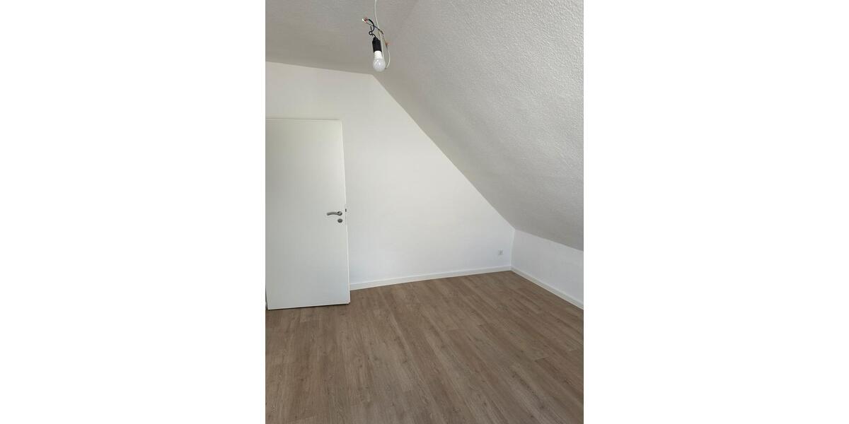 Dachgeschoßwohnung Flörsheim am Main - 2 Zimmer, 65 m&sup2;, 1.200&euro; | Angebot:25903915