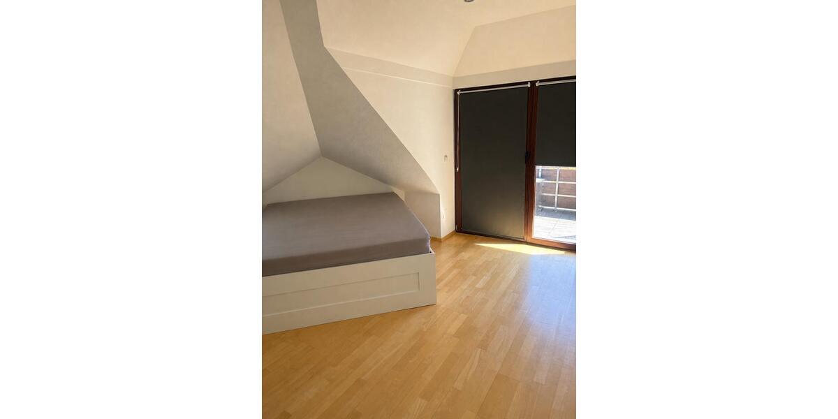 Dachgeschoßwohnung Oldenburg Eversten - 4 Zimmer, 122 m&sup2;, 1.550&euro; | Angebot:26413993