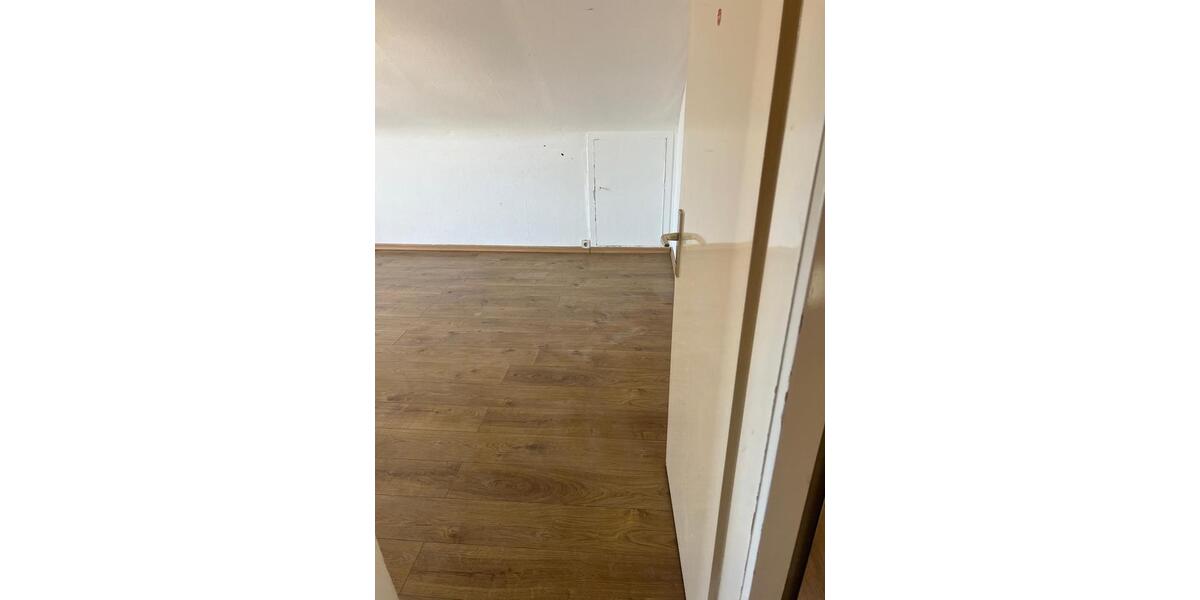 Dachgeschoßwohnung Leonberg - 4 Zimmer, 80 m&sup2;, 1.650&euro; | Angebot:26519368
