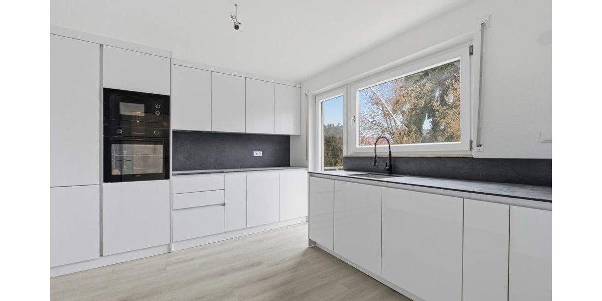 Wohnen zum Wohlfühlen - frisch sanierte 3-Zimmer-Wohnung mit Balkon & Gartenanteil 3 zimmer