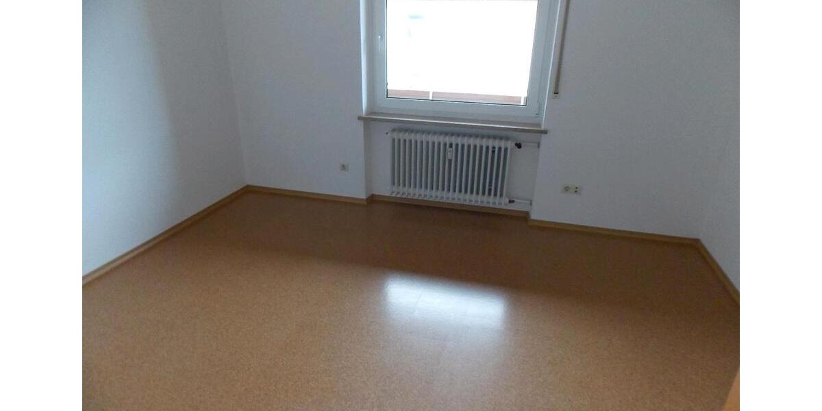 Etagenwohnung Tussenhausen - 4 Zimmer, 100 m&sup2;, 900&euro; | Angebot:26049381