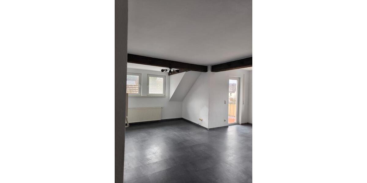 Dachgeschoßwohnung Ehringshausen - 3 Zimmer, 75 m&sup2;, 1.080&euro; | Angebot:25440013
