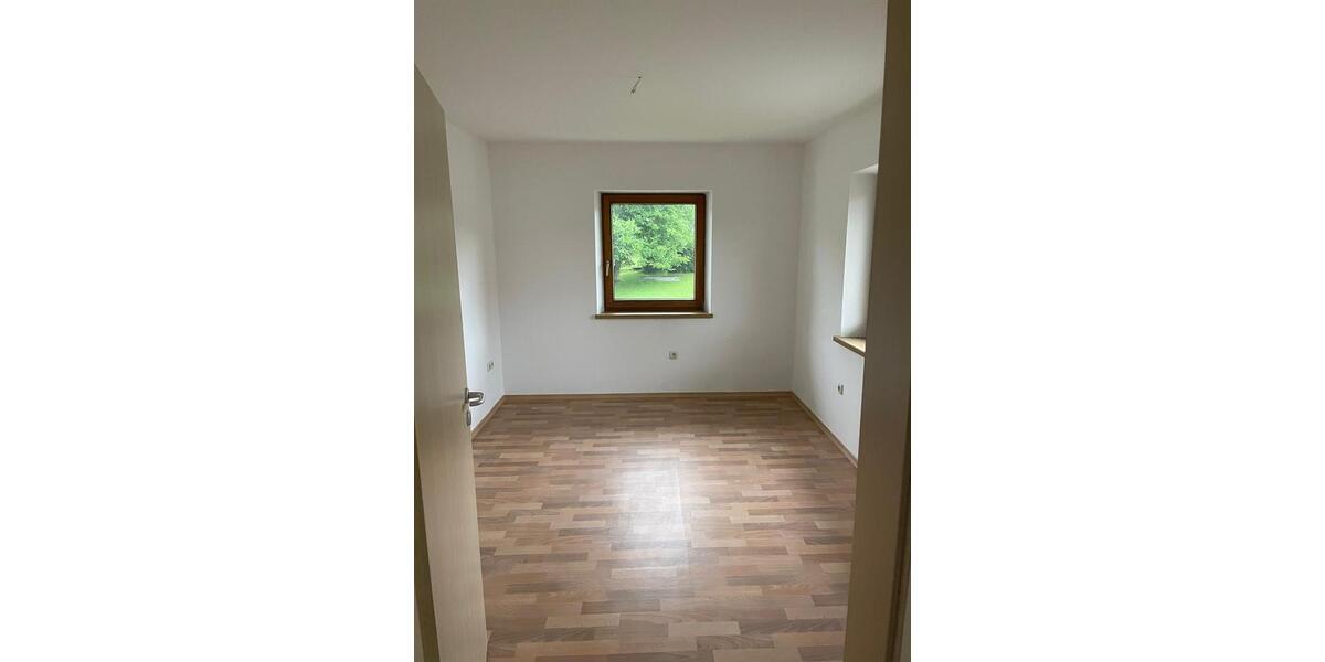 Etagenwohnung Teisnach - 3 Zimmer, 80 m&sup2;, 680&euro; | Angebot:25978586
