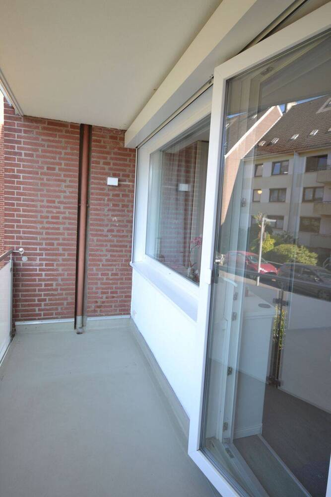 HVV Immobilien: Moderne, super ausgestattete 1,5 Zimmer-ObergeschossWohnung mit Balkon in zentral gelegener Lage zu vermieten!