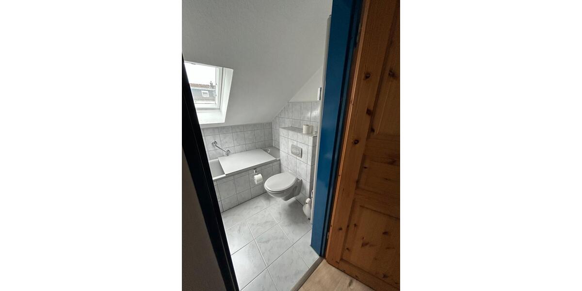 Dachgeschoßwohnung Wermelskirchen - 2 Zimmer, 35 m&sup2;, 350&euro; | Angebot:25850356