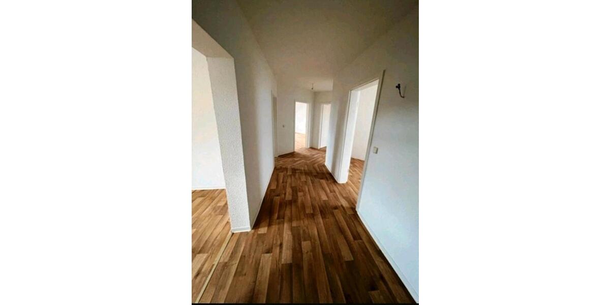 Dachgeschoßwohnung Döbeln - 3.5 Zimmer, 107 m&sup2;, 510&euro; | Angebot:25863921