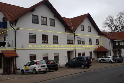 Großzügige 7-Zimmer Wohnung mit 2 Bädern & 3 PKW Stellplätzen 7 zimmer