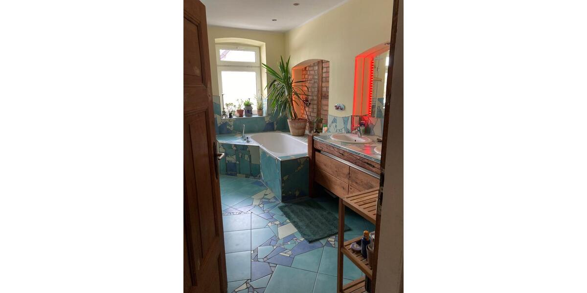 Schönes WG Zimmer in dynamischer 5er WG zimmer