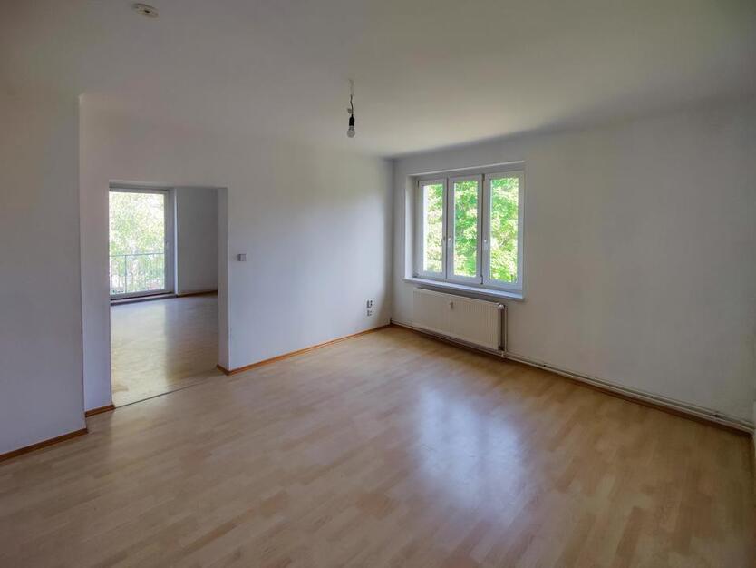 5 ZKB mit Balkon im 1.OG eines Mehrfamilienhauses mit 2x Bad