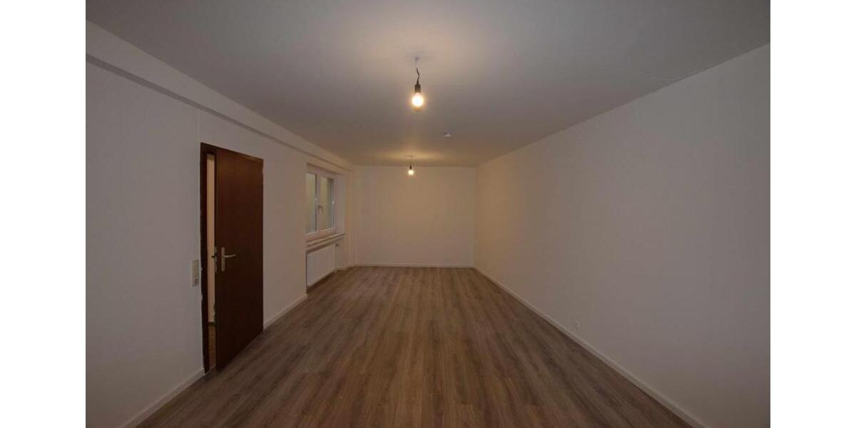 +++ Ich wurde renoviert! Charmante 4-Raumwohnung über 2 Etagen mit Tageslichtbad +++ 4 zimmer