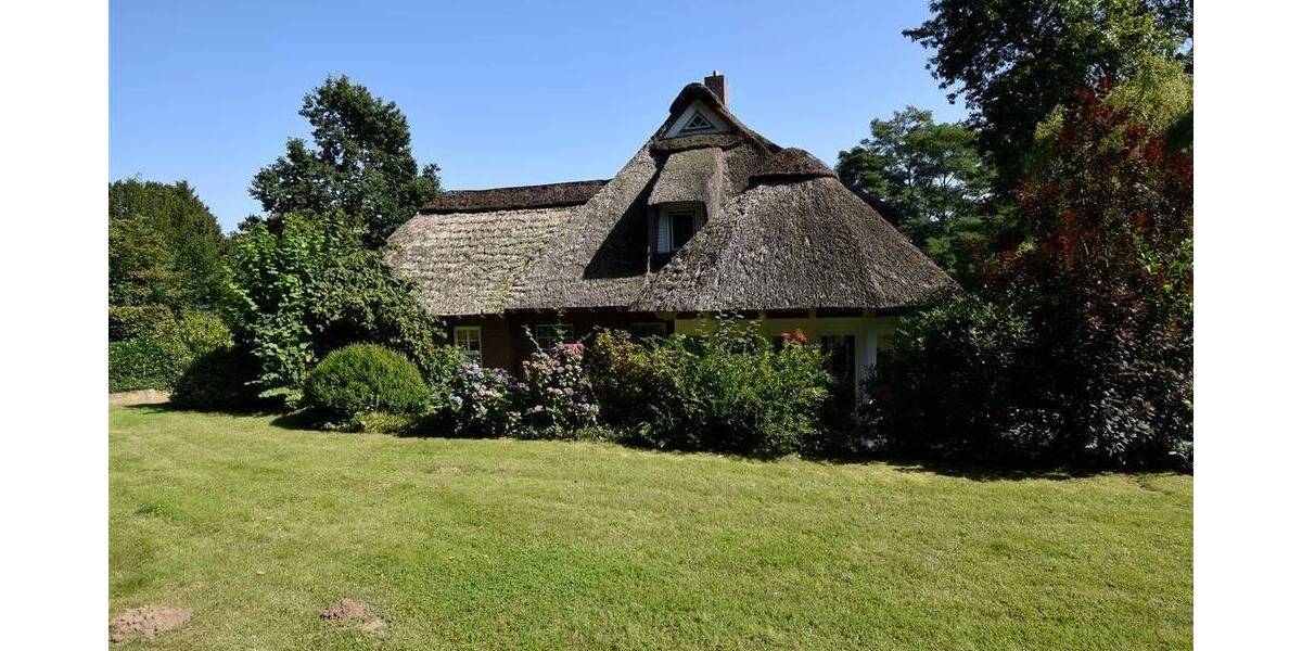 Traumhaus unter Reet! Repräsentatives Wohnhaus in Top Lage der Wingst zu vermieten. 6 zimmer