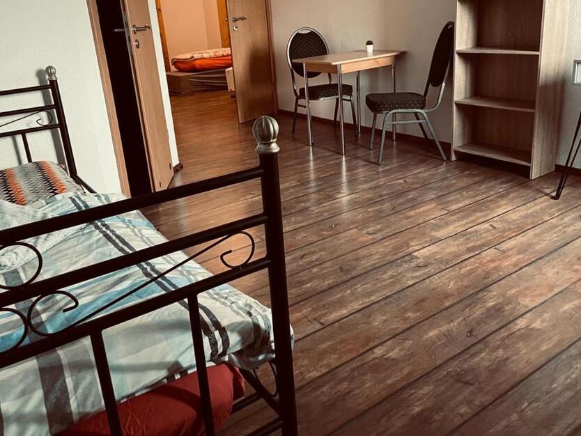 KLEINE WOHNUNG MIT EINBAUKÜCHE - BEZUGSFERTIG teilmöbiliert zimmer