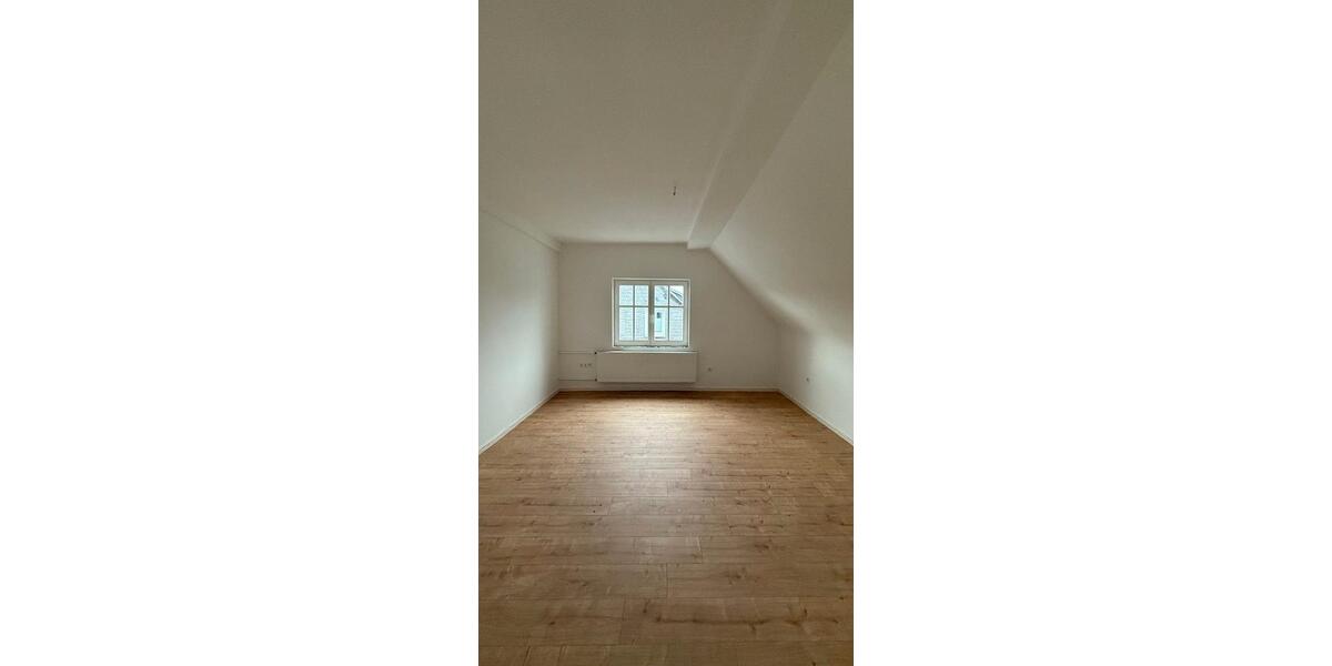 Dachgeschoßwohnung Schmallenberg - 3 Zimmer, 81 m&sup2;, 720&euro; | Angebot:26354375