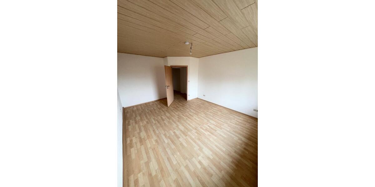 Etagenwohnung Schwandorf - 4 Zimmer, 100 m&sup2;, 920&euro; | Angebot:24867403