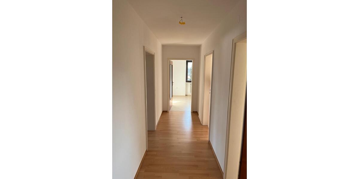 Etagenwohnung Eggenfelden - 3 Zimmer, 87 m&sup2;, 725&euro; | Angebot:26222533