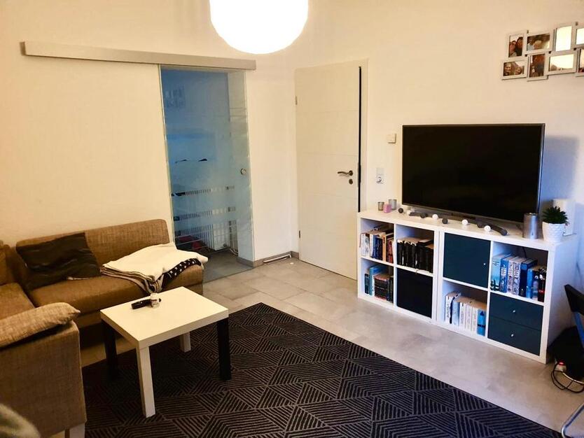 Helle, modernisierte 2- Zimmerwohnung mit Balkon, provisionsfrei