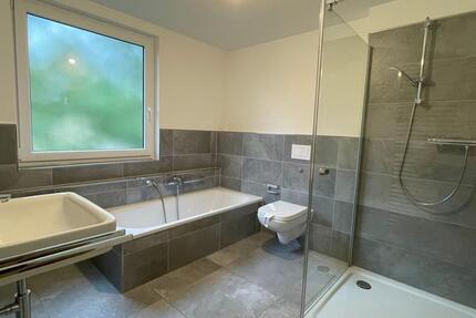 *hochwertige Wohnung*Tageslichtbad*Wanne*Dusche*Balkon*Gerschede* zimmer