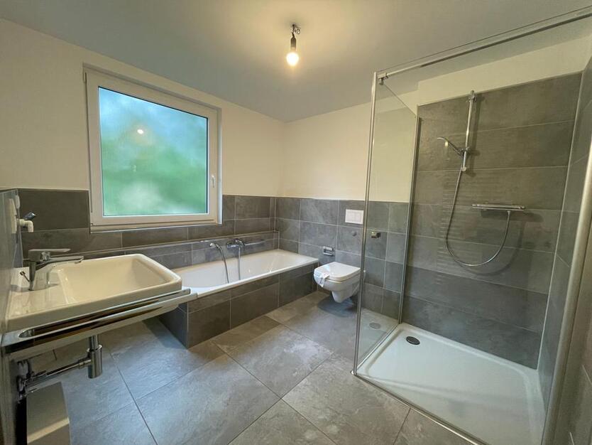 *hochwertige Wohnung*Tageslichtbad*Wanne*Dusche*Balkon*Gerschede* zimmer