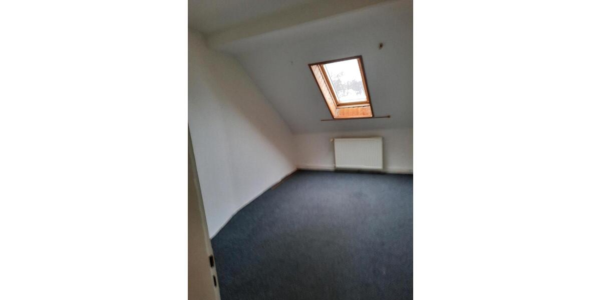 Dachgeschoßwohnung Schöningen - 4 Zimmer, 80 m&sup2;, 400&euro; | Angebot:24766409