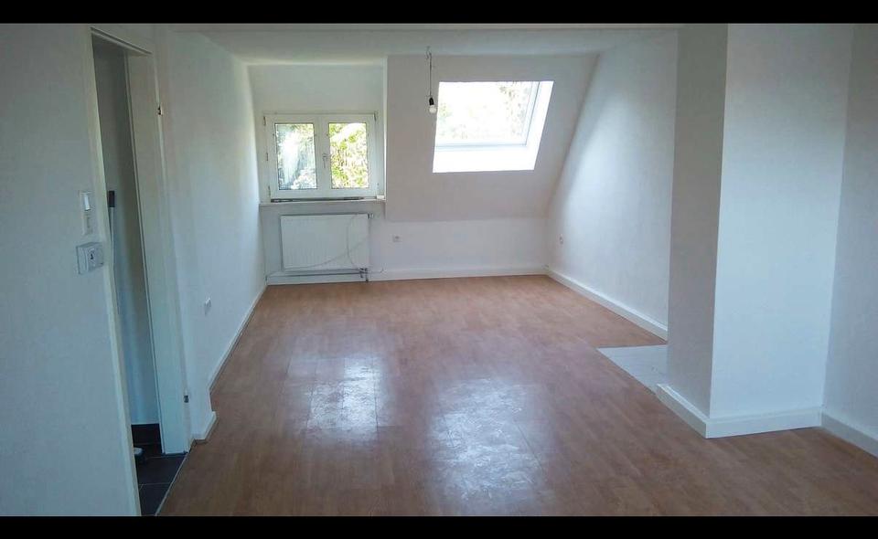 Dachgeschoßwohnung Remscheid - 2.5 Zimmer, 55 m&sup2;, 588&euro; | Angebot:24652193