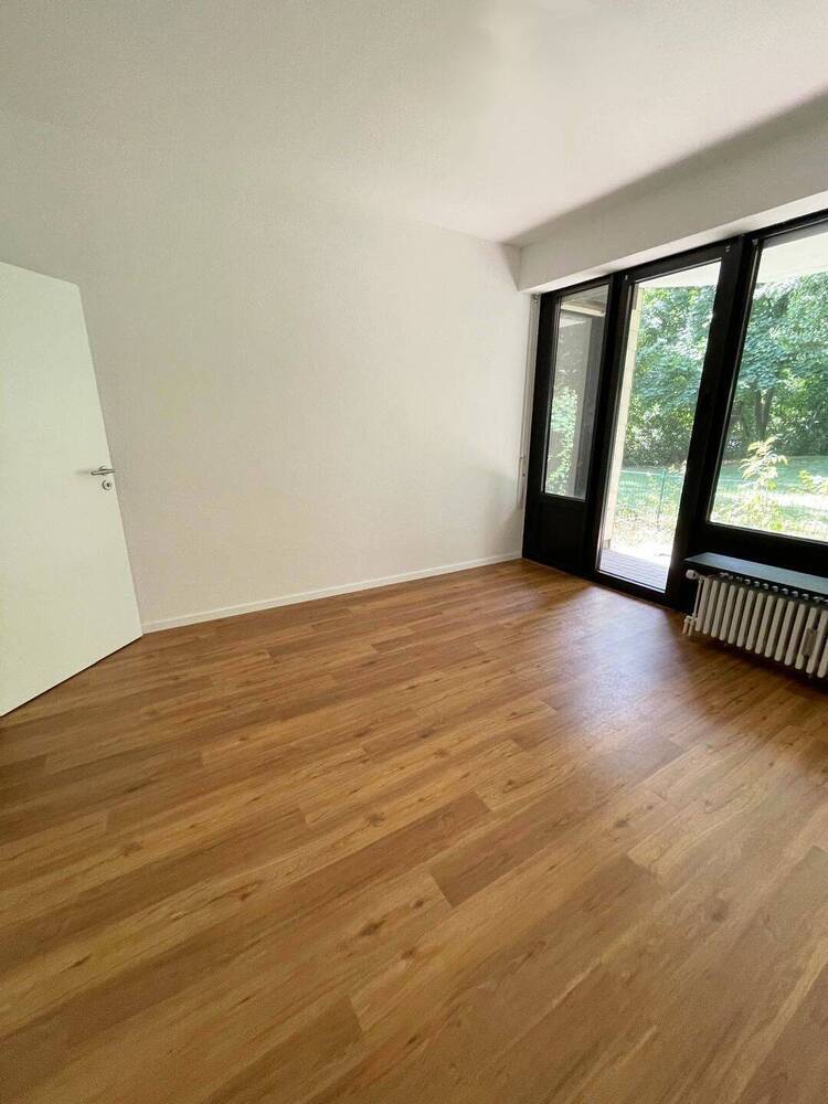 Moderne 2-Zimmer-Wohnung mit Terrasse und Blick ins Grüne, Wannenbad, separate Küche, Abstellraum