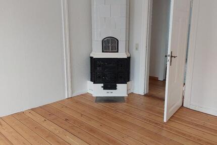 3 12-Zimmer-Wohnung mit Balkon 2. Etage Garage 3 zimmer