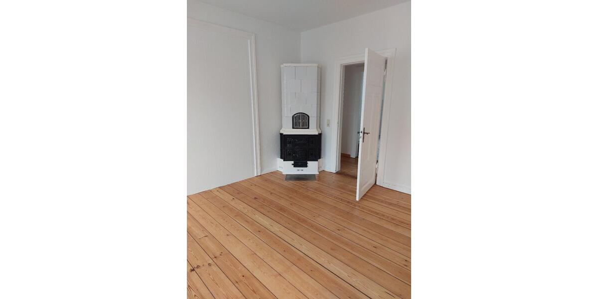 3 12-Zimmer-Wohnung mit Balkon 2. Etage Garage 3 zimmer