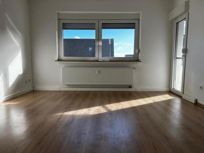 Renovierte 3 Zimmer Wohnung mit Balkon ! zimmer