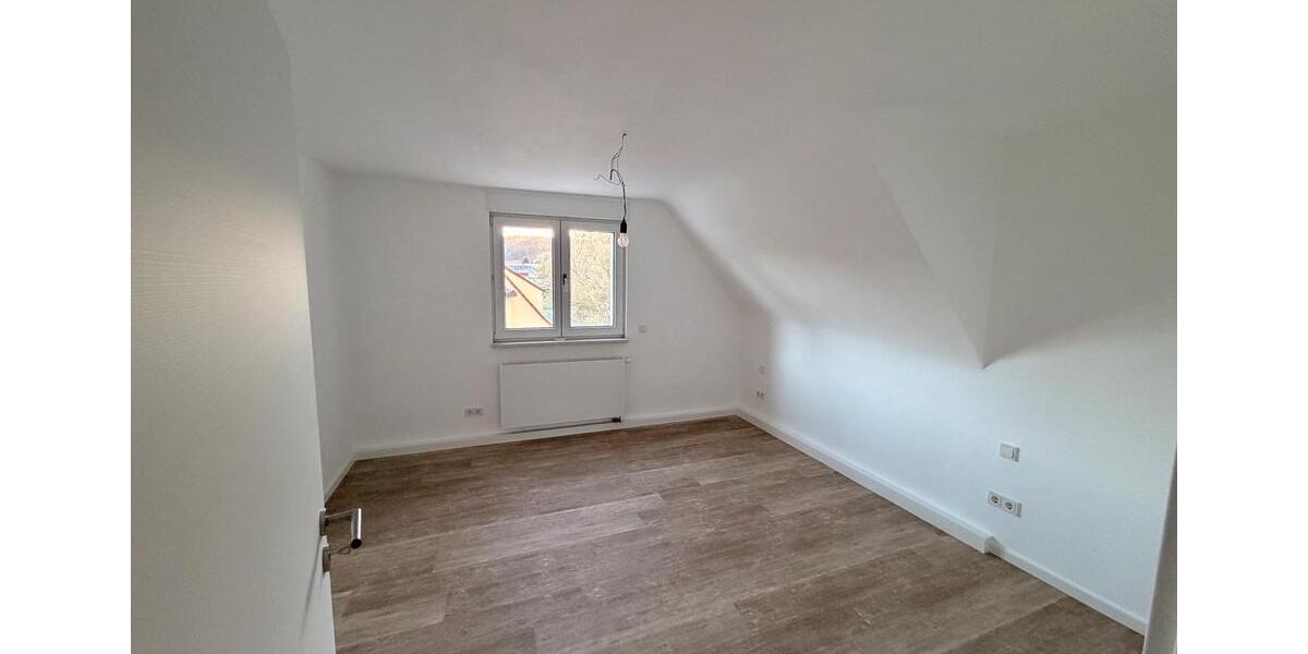 Dachgeschoßwohnung Floh-Seligenthal Seligenthal - 2.5 Zimmer, 65 m&sup2;, 650&euro; | Angebot:25916190