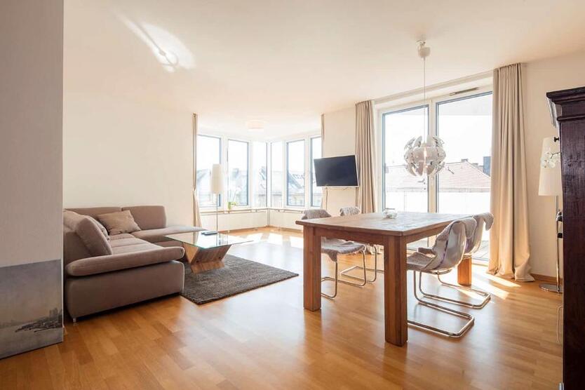 Charmantes, voll möbliertes 2-Zimmer-Apartment in München-Lehel mit Flexibler Mindestmietzeit
