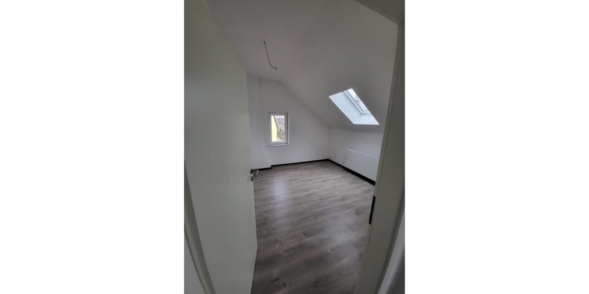 Dachgeschoßwohnung Saarbrücken St. Arnual - 5 Zimmer, 100 m&sup2;, 850&euro; | Angebot:25936034