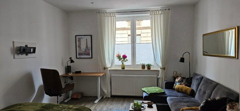 Wohnung zentral ruhig Terrasse U-Bahn 300m voll möbliert, Privat 1.5 zimmer