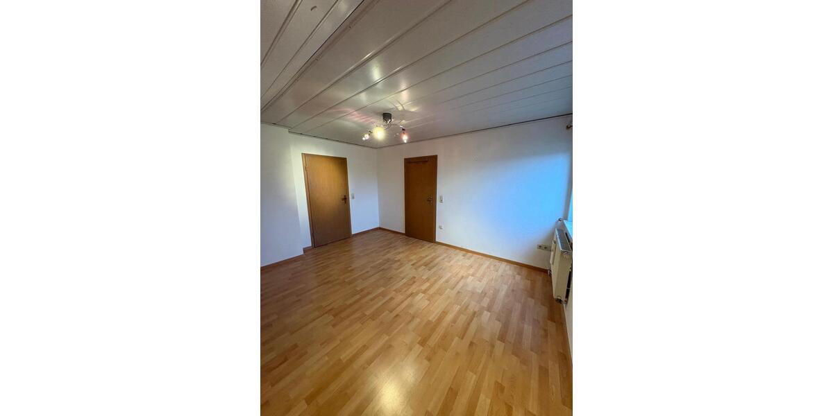 Dachgeschoßwohnung Scheßlitz - 3 Zimmer, 85 m&sup2;, 600&euro; | Angebot:24742089