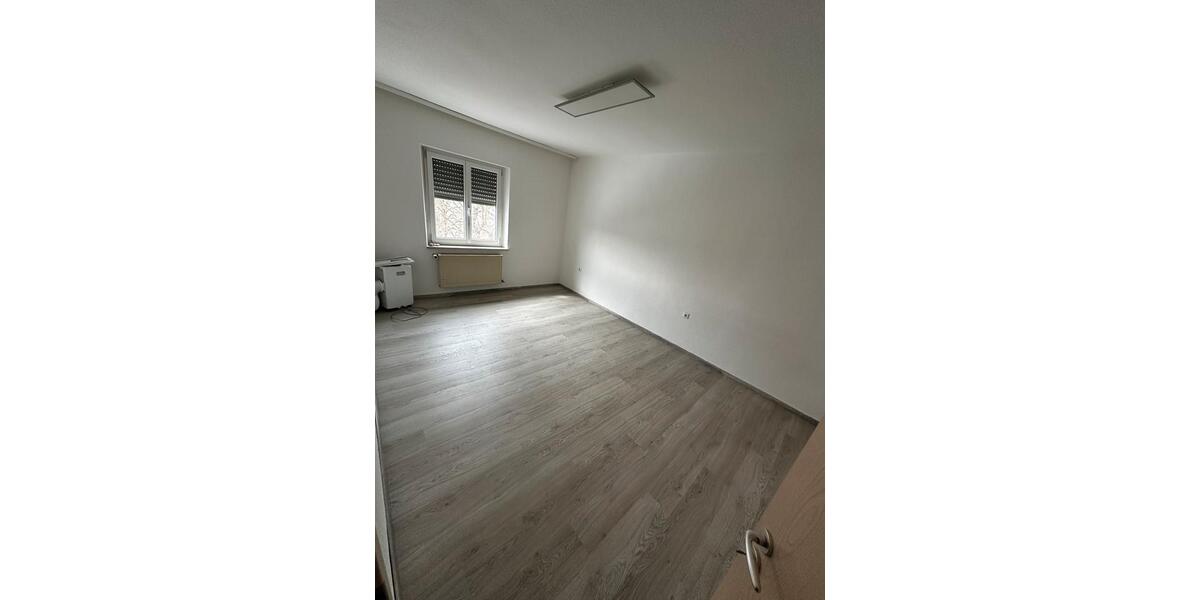 Etagenwohnung Weiden in der Oberpfalz - 3 Zimmer, 85 m&sup2;, 900&euro; | Angebot:26563227