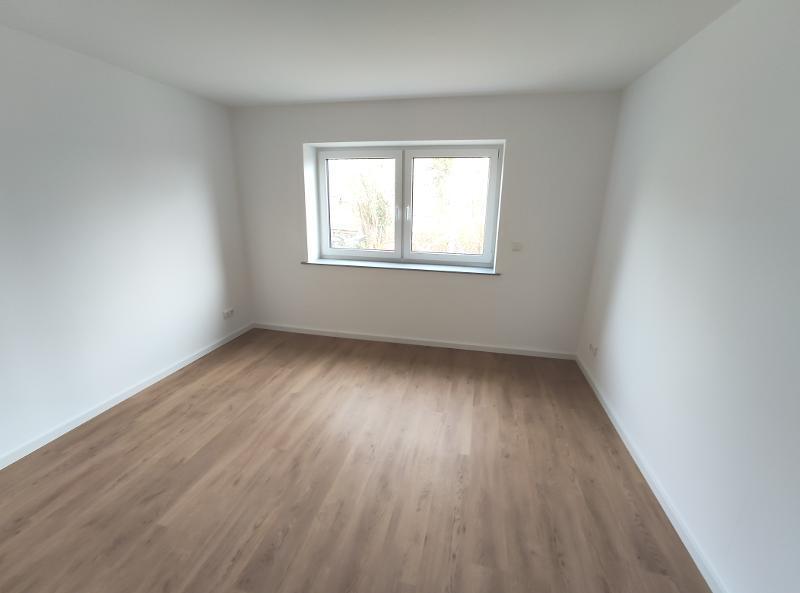 Neu saniertes Einfamilienhaus mit Garage, Garten, Wärmepumpe und Mieter–Strom