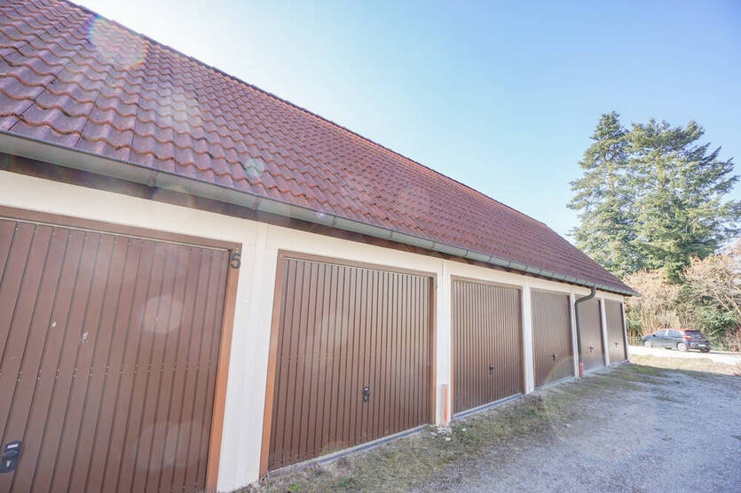 IDEAL FÜR FAMILIEN: Renovierte 4-Zi-Whg. mit Tageslichtbad, Gäste-WC , Balkon, Parkett uvm.