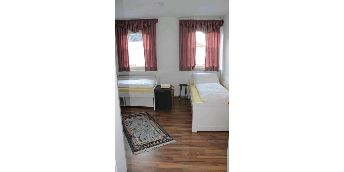 Wohnen auf Zeit Kandel - 7 Zimmer, 250 m&sup2;, 15&euro; | Angebot:25782673