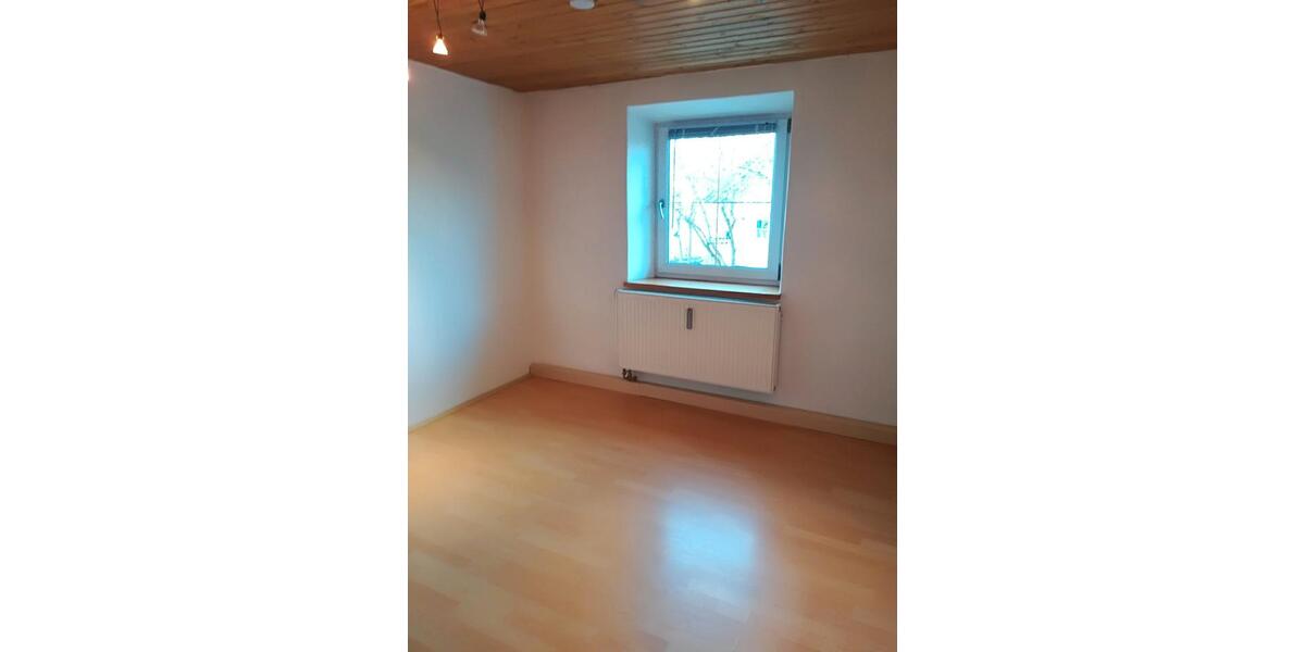 Hochparterre Garching an der Alz - 4 Zimmer, 100 m&sup2;, 750&euro; | Angebot:26693018