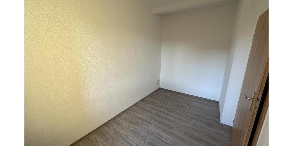 Familien willkommen! 4 R.-Wohnung mit West-Balkon, Wanne, Dusche und Hausgarten in Gera-Debschwitz! - Etagenwohnung Gera Debschwitz | Angebot:26129604