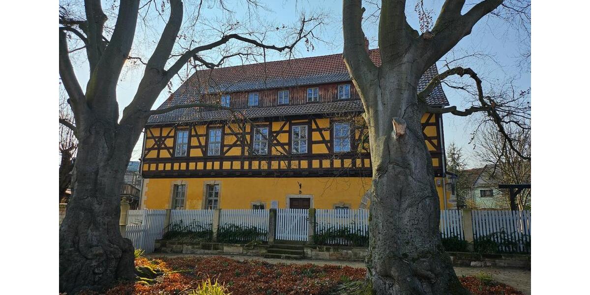 Dachgeschoßwohnung Saalfeld (Saale) - 4 Zimmer, 105 m&sup2;, 900&euro; | Angebot:25871744