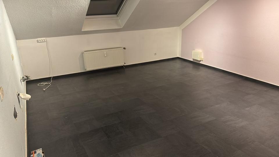 Dachgeschoßwohnung Bous - 5 Zimmer, 165 m&sup2;, 1.000&euro; | Angebot:25025158