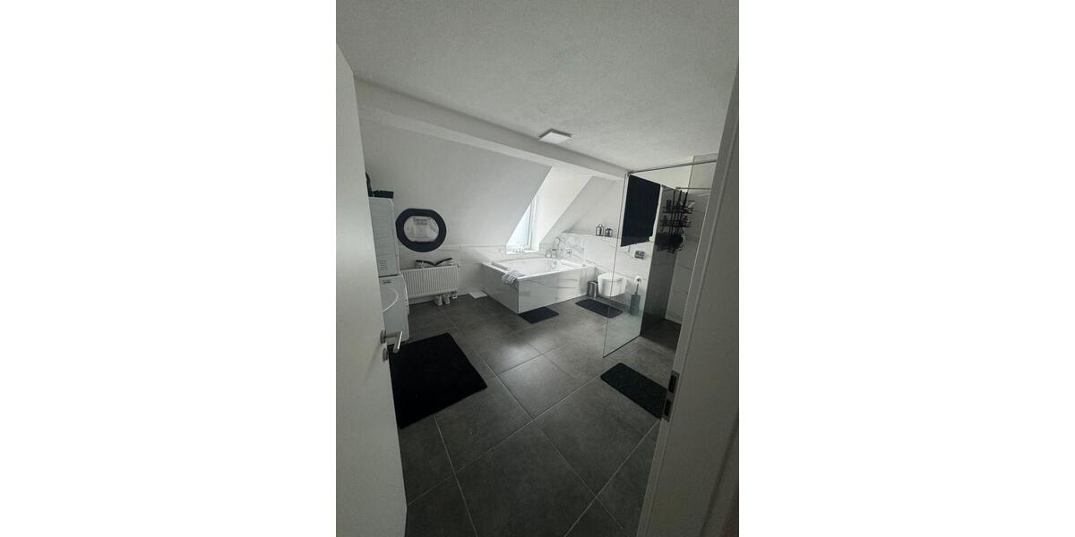 Dachgeschoßwohnung Pirmasens - 6 Zimmer, 138 m&sup2;, 1.200&euro; | Angebot:25395415