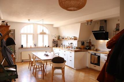 Helle 4 Zimmer Wohnung mit Terrasse in der Brühlervorstadt